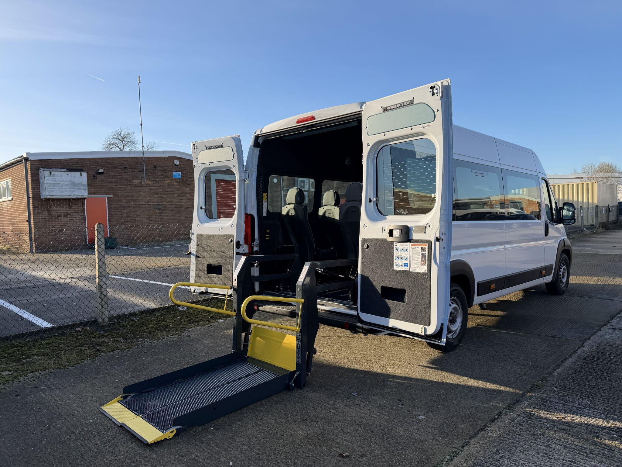 Peugeot Boxer image 1
